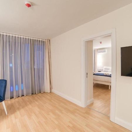 Luxury Sea View Apartments In Orbi City 巴统 外观 照片